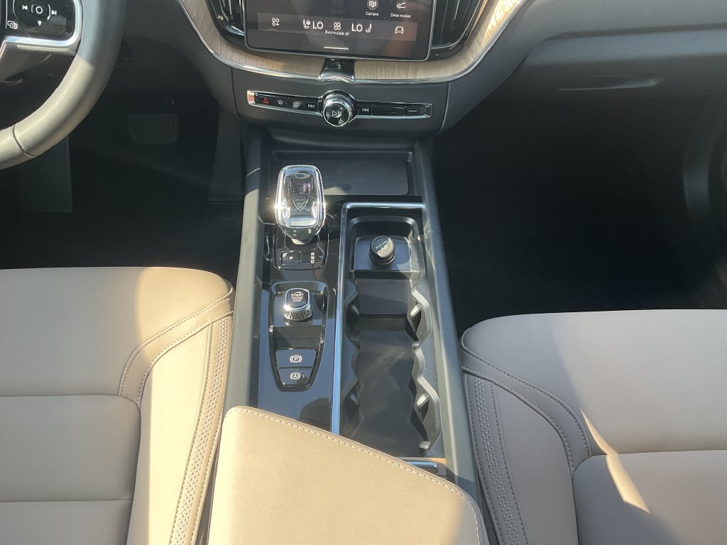 New 2027 Volvo XC60 B5 Plus AWD/4WD image 29