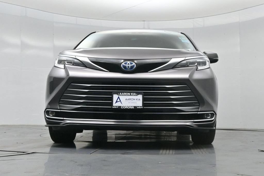 Used 2021 Toyota Sienna Limited FWD image 51