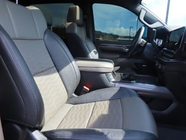 Used 2024 Chevrolet Silverado 2500 ZR2 w/ Technology Package image 46