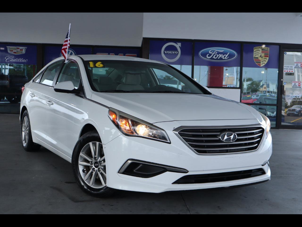 Used 2016 Hyundai Sonata SE image 1