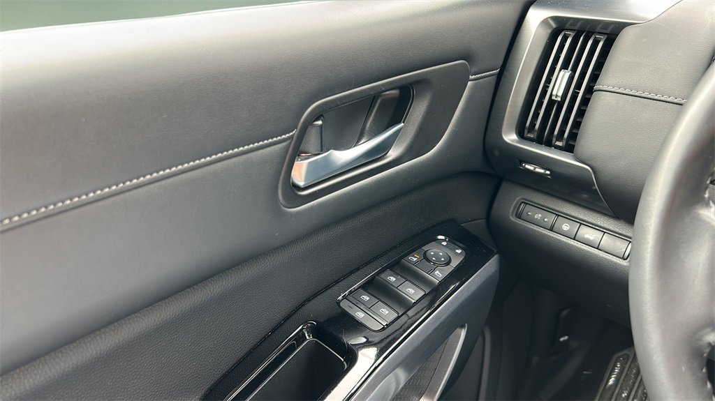 Used 2022 Nissan Pathfinder SL image 18