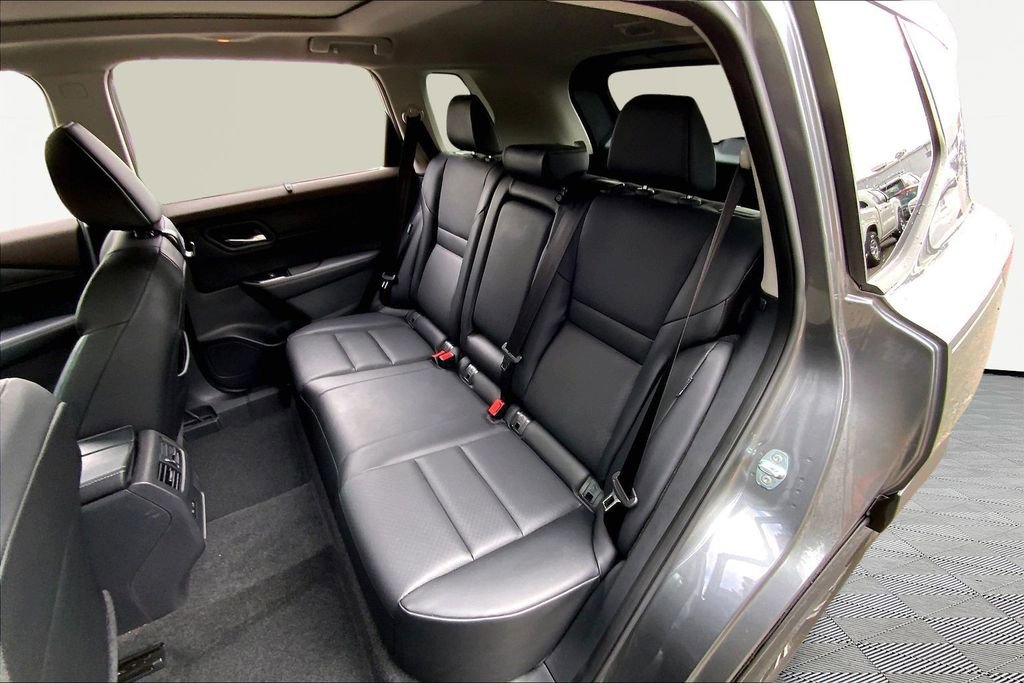 Used 2023 Nissan Rogue SV w/ SV Premium B Package image 16