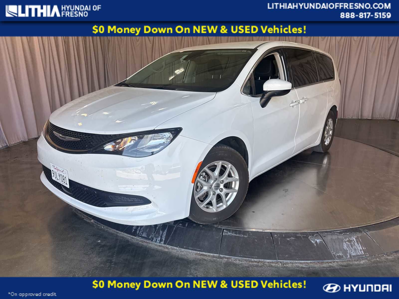 Used 2023 Chrysler Voyager LX FWD image 1