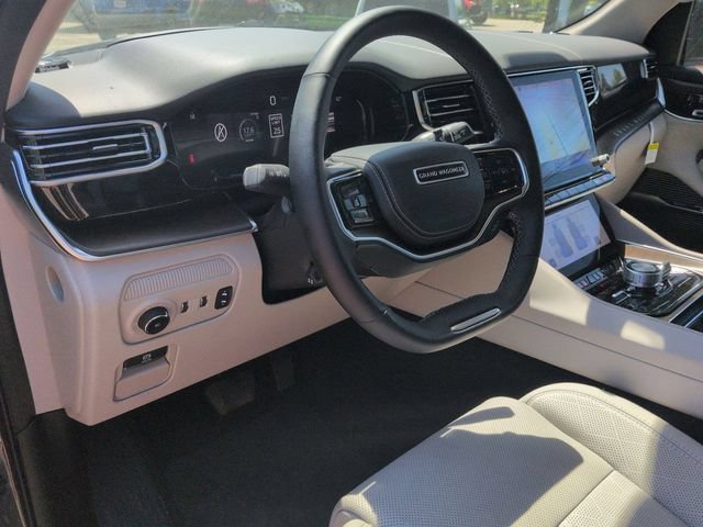 Used 2023 Jeep Grand Wagoneer L Series II w/ Premium Group II AWD/4WD image 12
