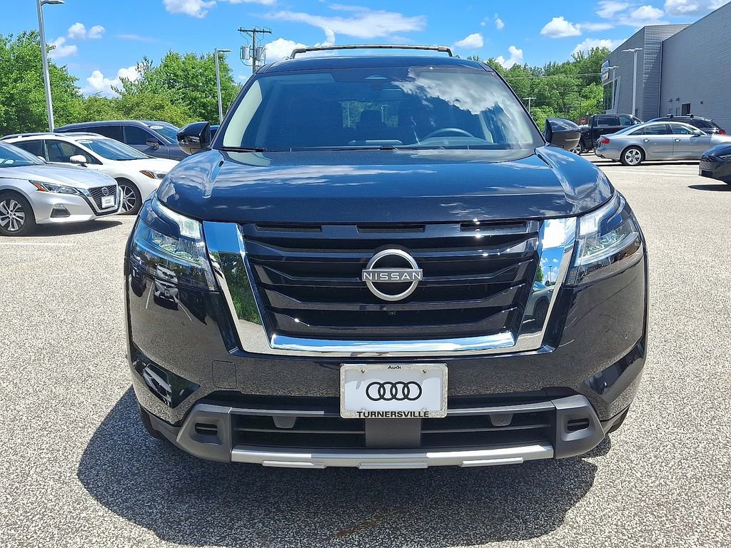 Used 2024 Nissan Pathfinder SL AWD/4WD image 2