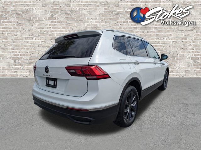 Certified 2023 Volkswagen Tiguan SE w/ Panoramic Sunroof Package FWD image 4