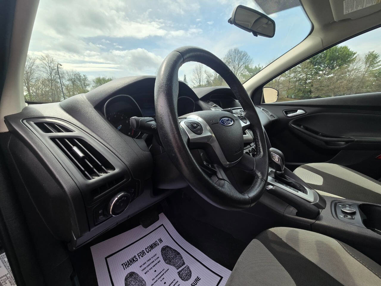 Used 2014 Ford Focus SE w/ SE Sport Package image 19