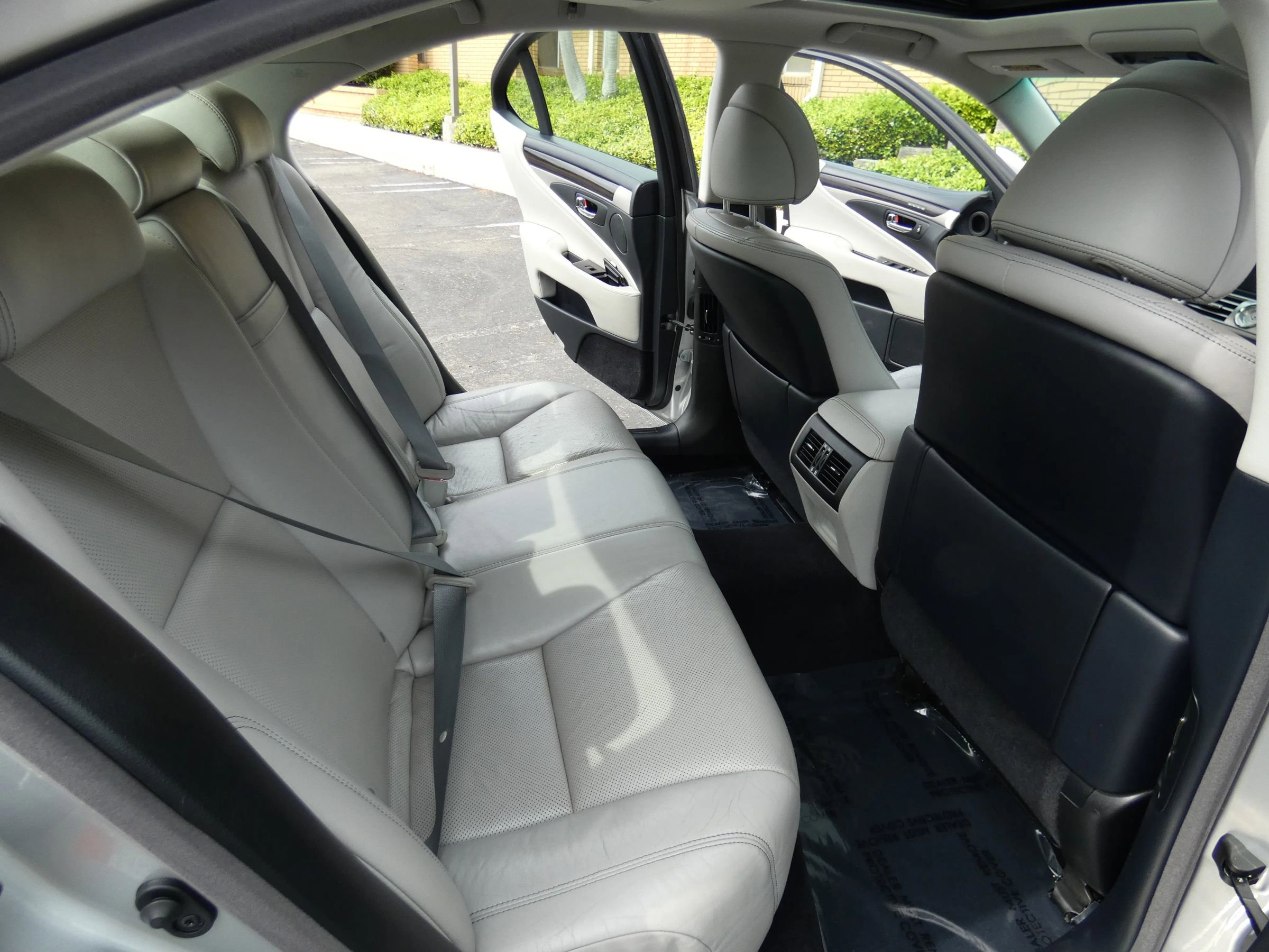 Used 2016 Lexus LS 460 w/ Comfort Package image 40