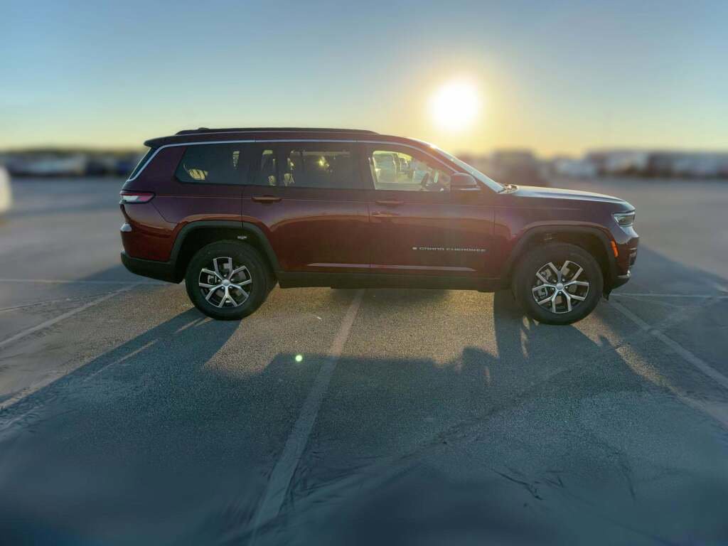 New 2025 Jeep Grand Cherokee L Limited w/ Luxury Tech Group II image 14