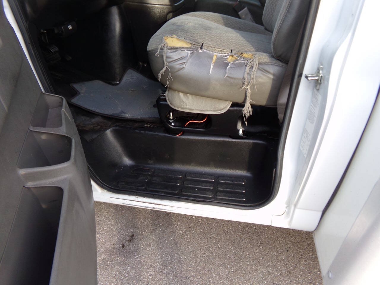 Used 2018 Chevrolet Express 3500 w/ Power Convenience Package RWD image 8