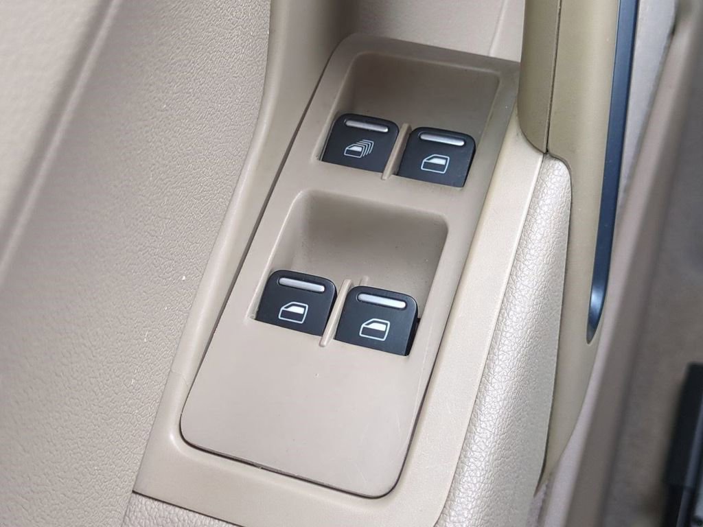 Used 2017 Volkswagen Beetle 1.8T SEL image 23