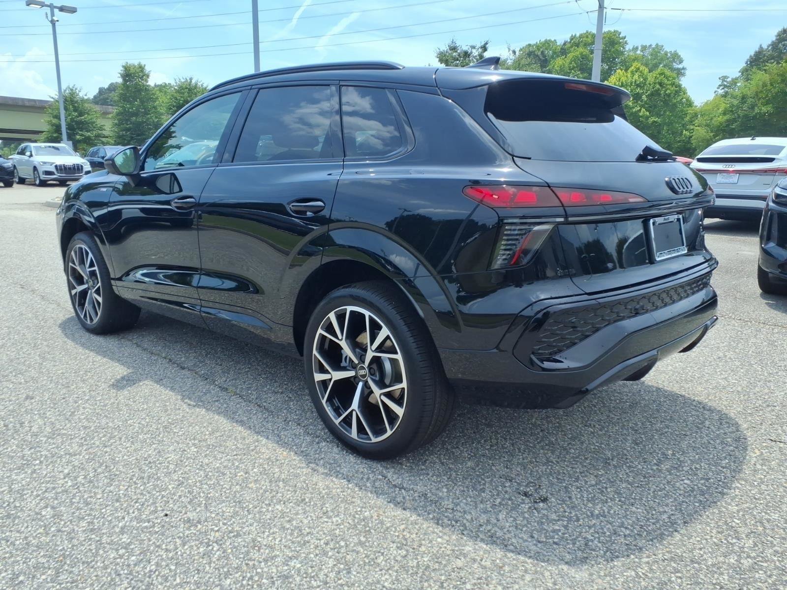 New 2026 Audi Q3 quattro 2.0T AWD/4WD image 8