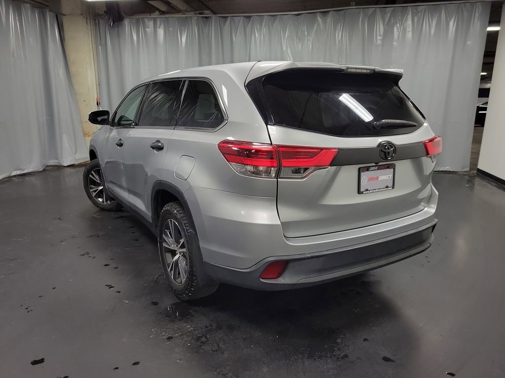 Used 2018 Toyota Highlander LE image 6