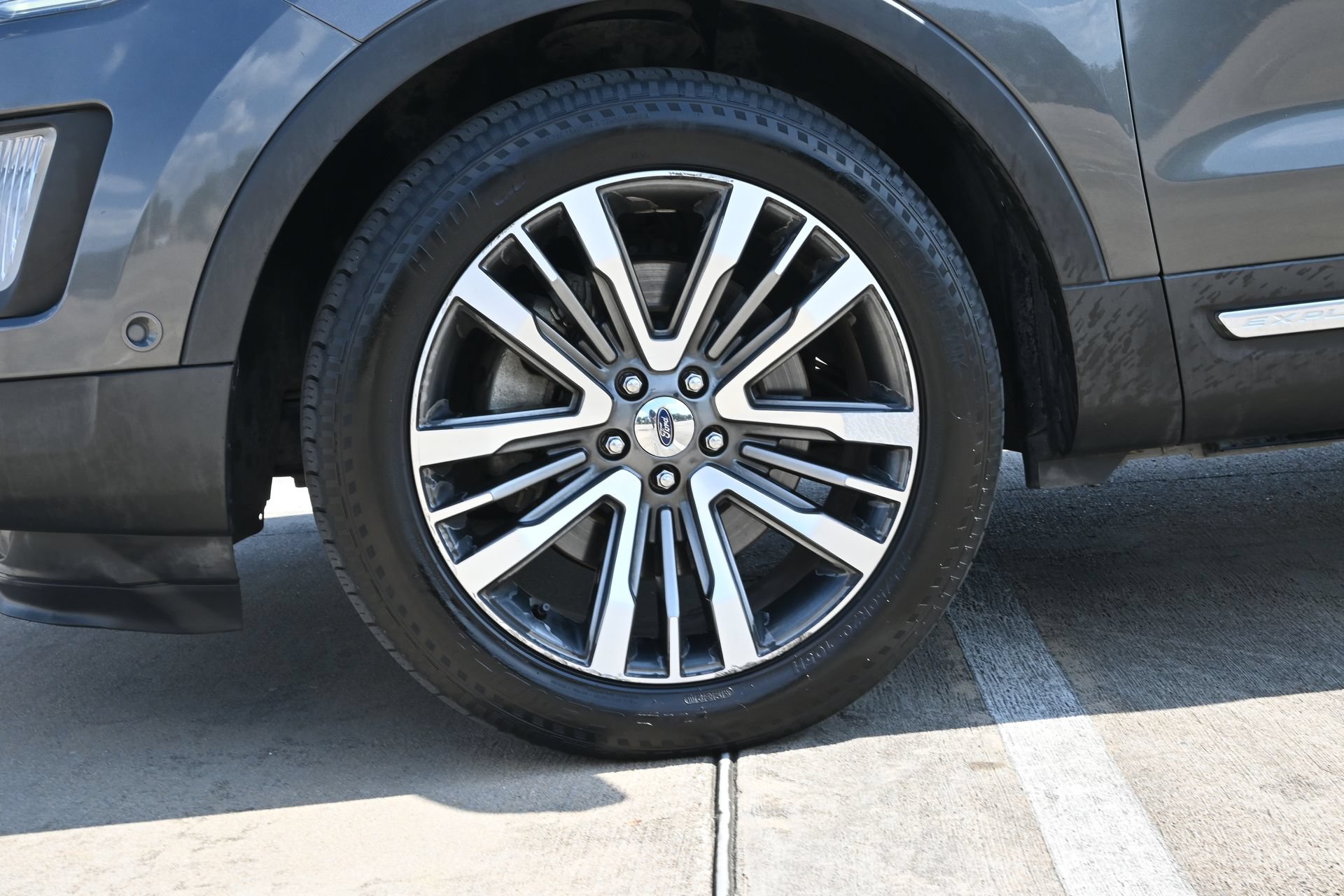 Used 2017 Ford Explorer Platinum AWD/4WD image 29