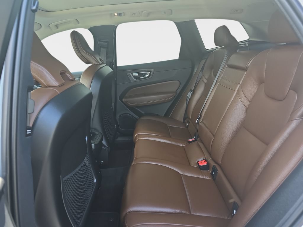 Used 2020 Volvo XC60 T5 Momentum w/ Protection Package Premier AWD/4WD image 14
