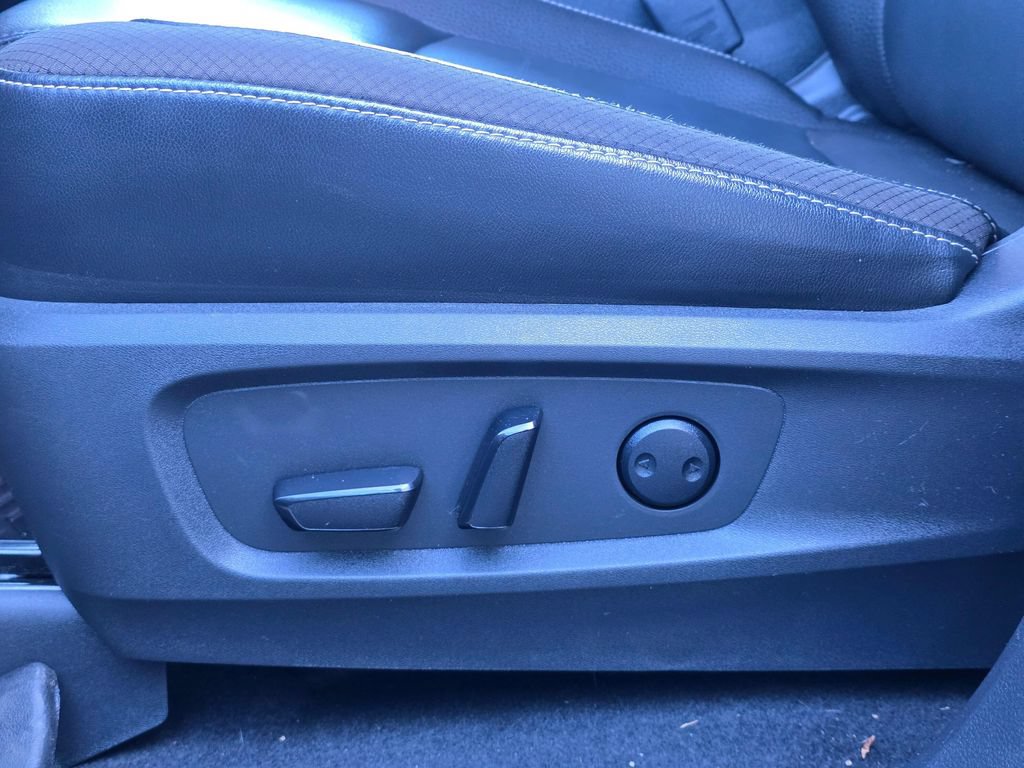 Used 2023 Nissan Pathfinder SL w/ Lighting Package (N92) FWD image 14