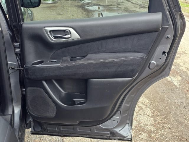 Used 2016 Nissan Pathfinder SV AWD/4WD image 15