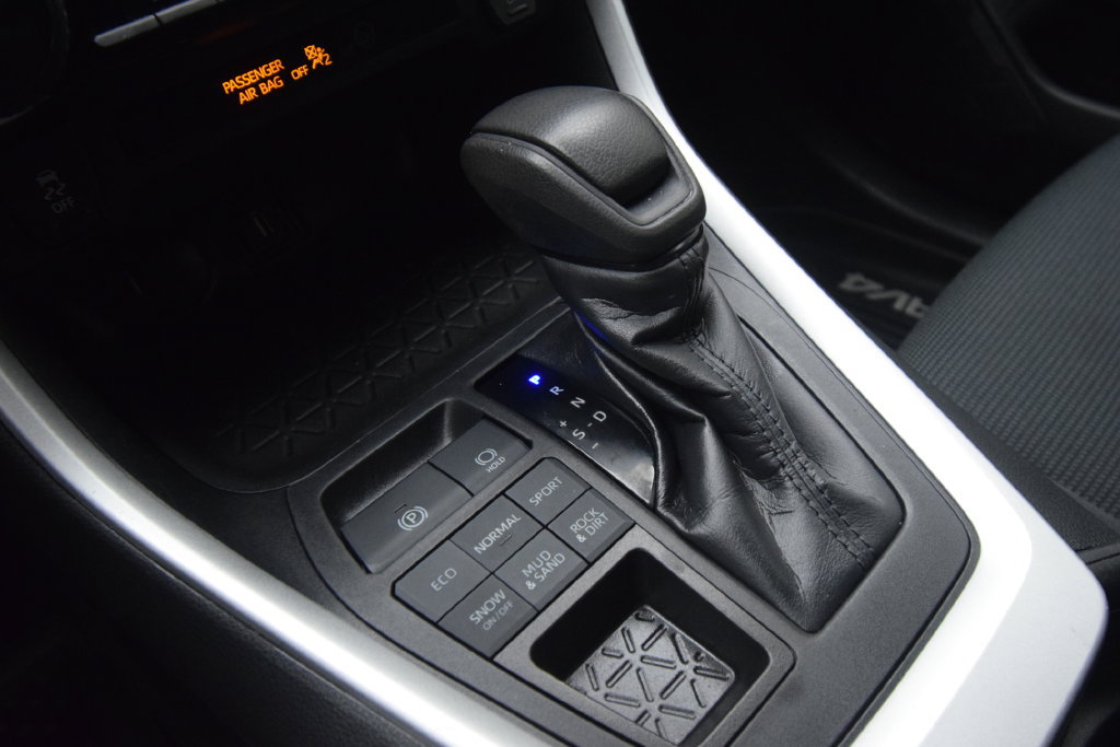 Used 2020 Toyota RAV4 LE w/ All Weather Liner Package AWD/4WD image 20
