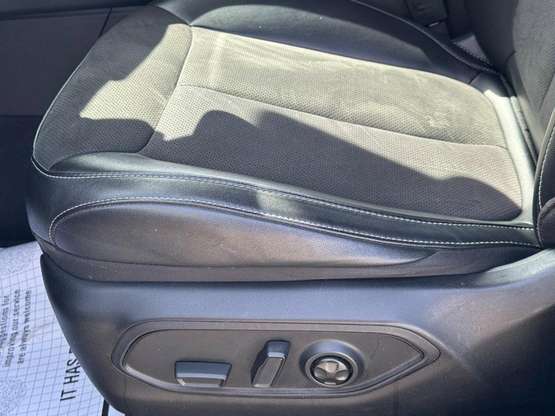 Used 2023 Jeep Grand Cherokee L Laredo AWD/4WD image 26