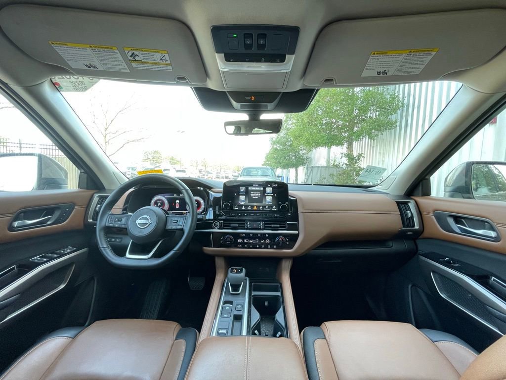 Used 2024 Nissan Pathfinder Platinum w/ Cargo Package image 30