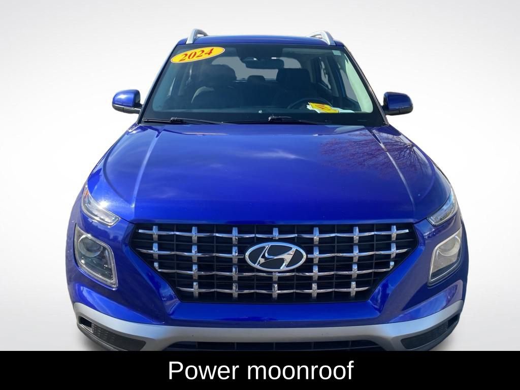 Used 2024 Hyundai Venue SEL image 2