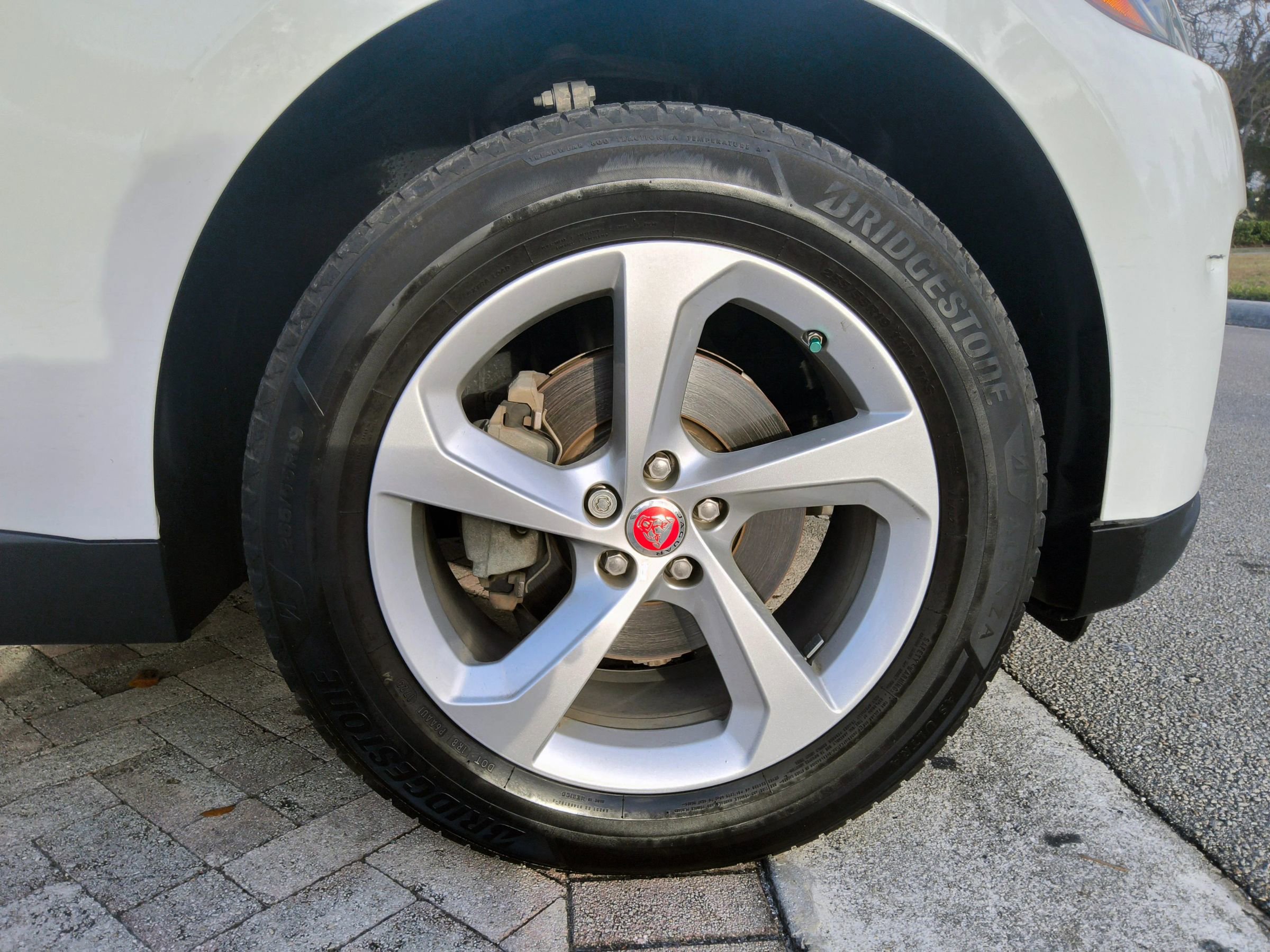 Used 2019 Jaguar F-PACE Premium image 44