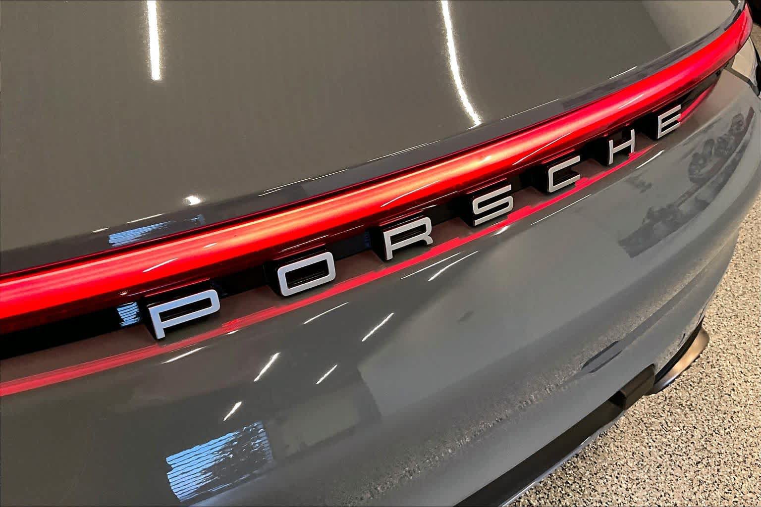 Used 2023 Porsche 911 Carrera RWD image 32
