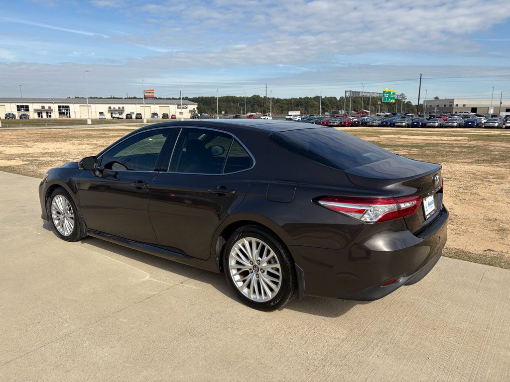 Used 2018 Toyota Camry XLE image 6