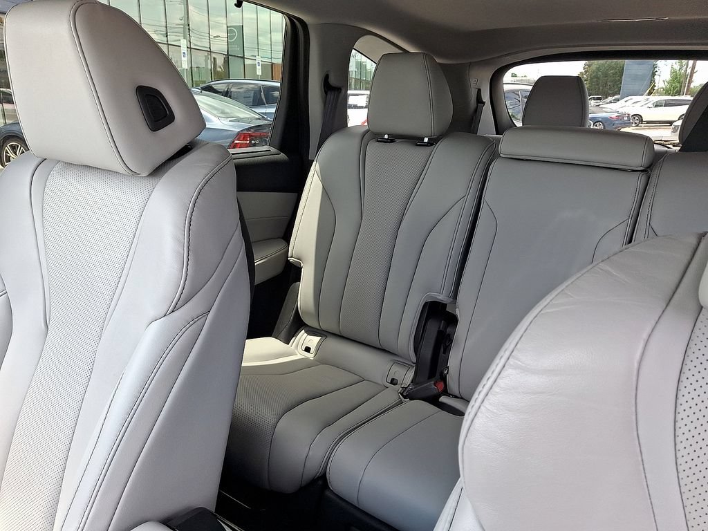 Used 2022 Acura MDX w/ Technology Package AWD/4WD image 4