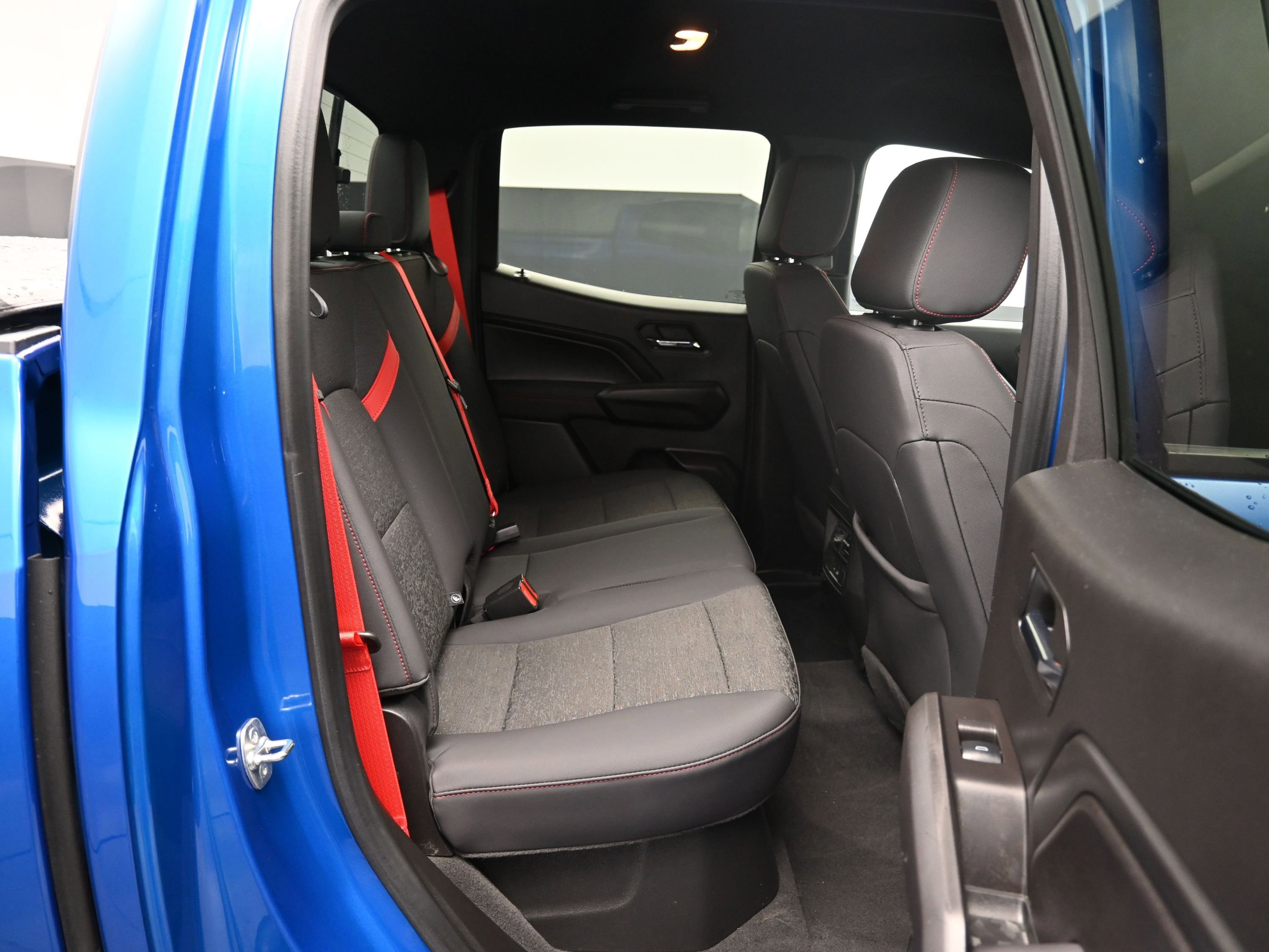 Used 2024 Chevrolet Colorado Z71 w/ Z71 Convenience Package 2 image 23