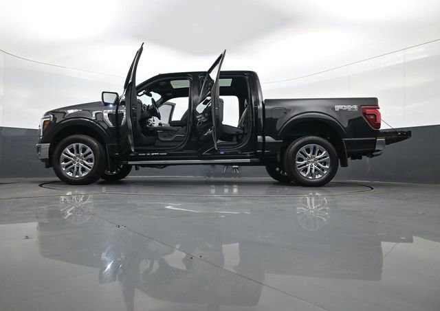 Used 2024 Ford F150 Lariat w/ FX4 Off-Road Package image 34