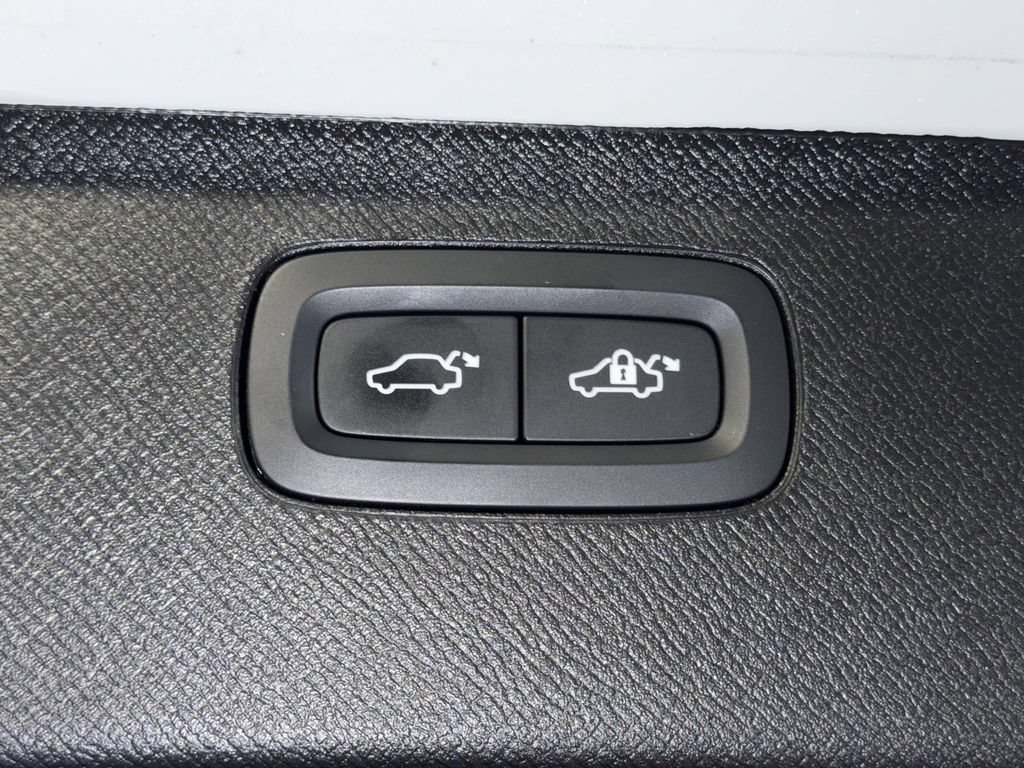 Used 2025 Volvo XC90 B6 Plus AWD/4WD image 18