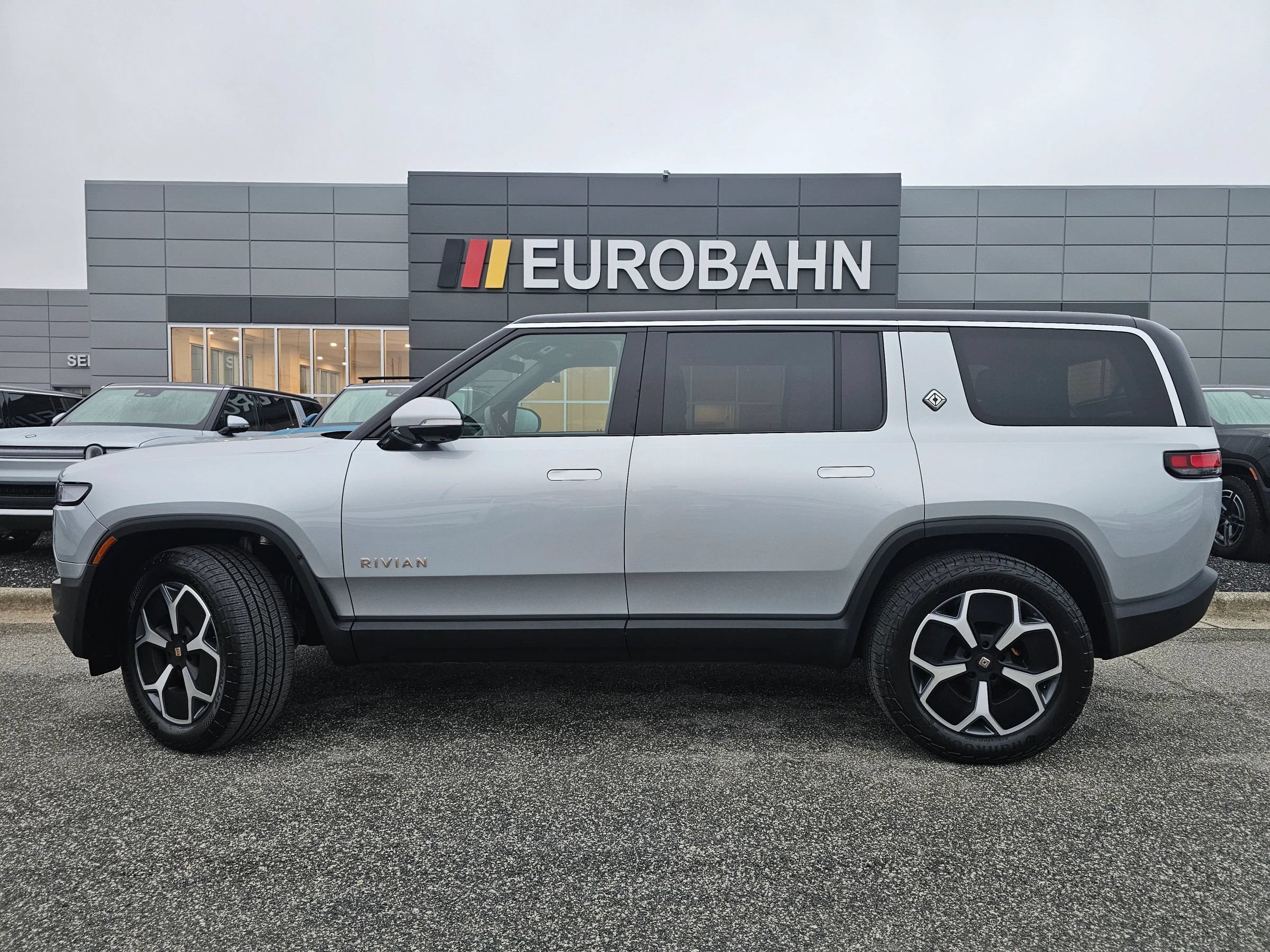 Used 2024 Rivian R1S Adventure Quad AWD/4WD image 2