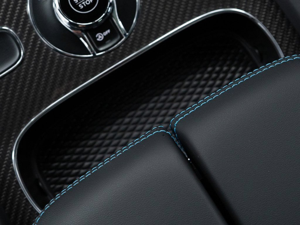 Certified 2025 Bentley Bentayga AWD/4WD image 34