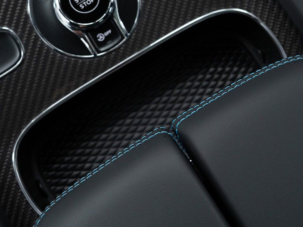 Certified 2025 Bentley Bentayga AWD/4WD image 34