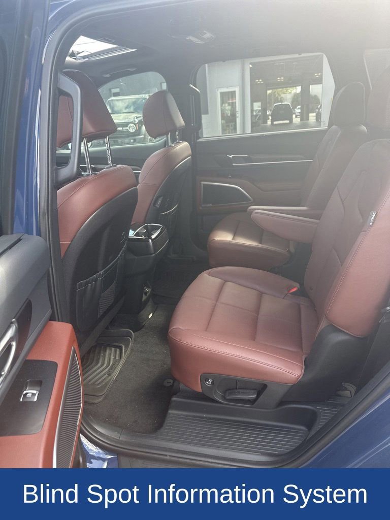 Used 2024 Kia Telluride EX w/ EX Captain's Chair Package image 10