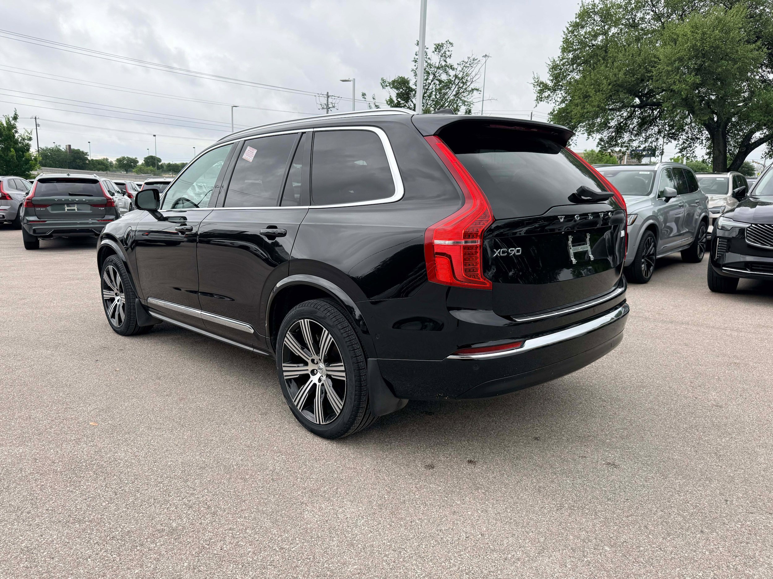 Certified 2023 Volvo XC90 T8 Plus AWD/4WD image 4