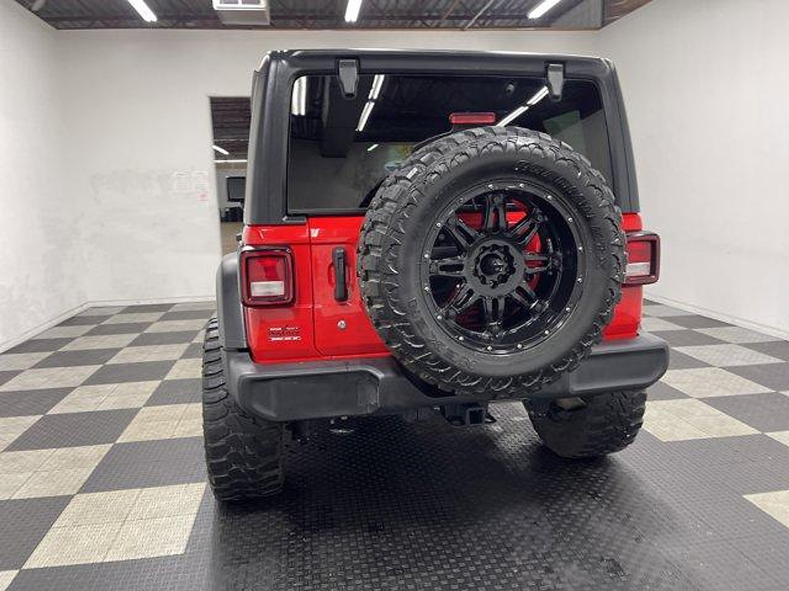 Used 2018 Jeep Wrangler Unlimited Sport S AWD/4WD image 3