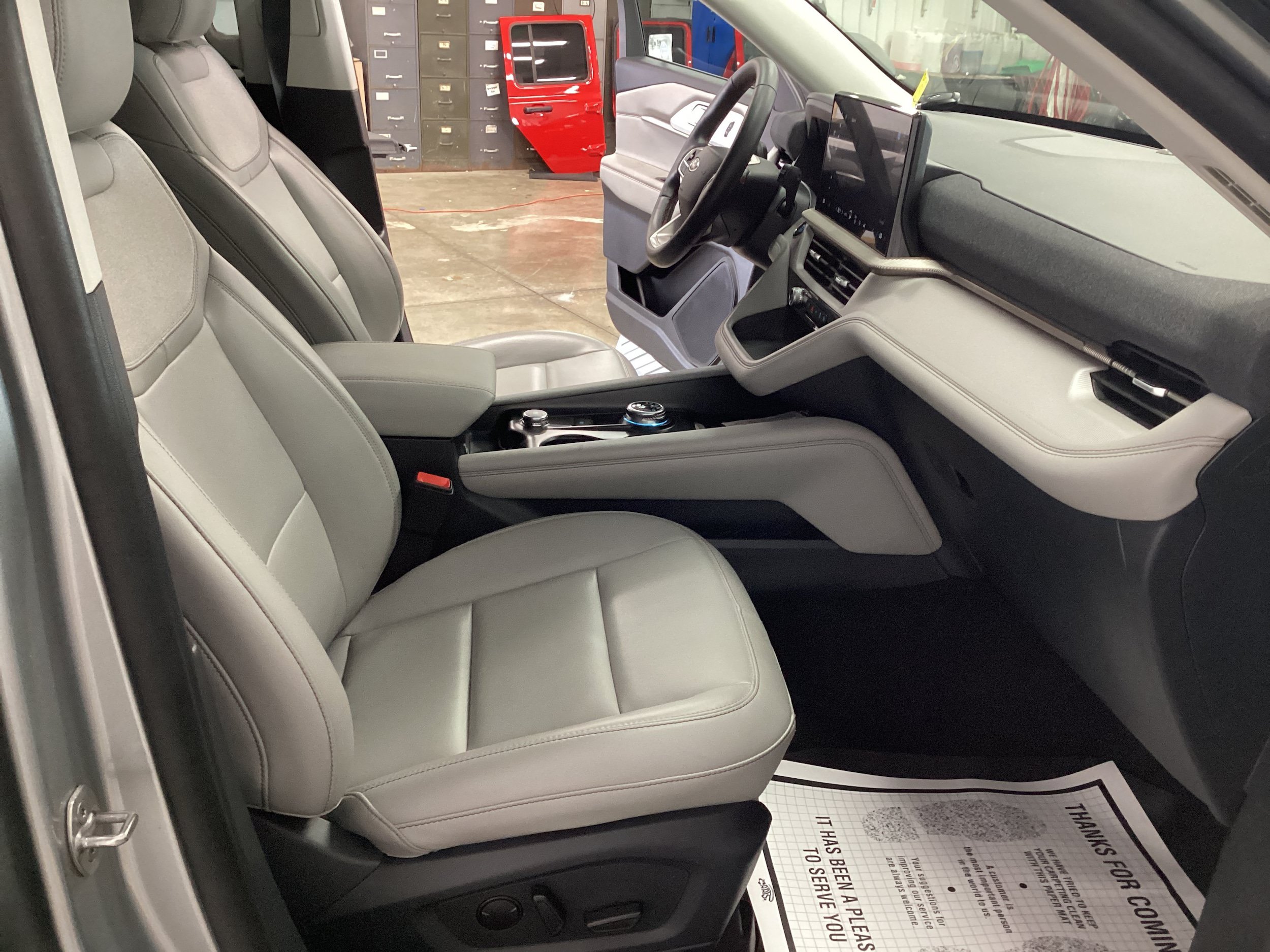 Used 2025 Ford Explorer Active w/ Active Comfort Package AWD/4WD image 31