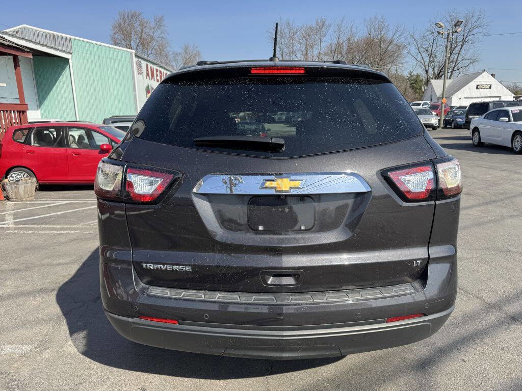 Used 2017 Chevrolet Traverse LT w/ Style and Technology Package image 4