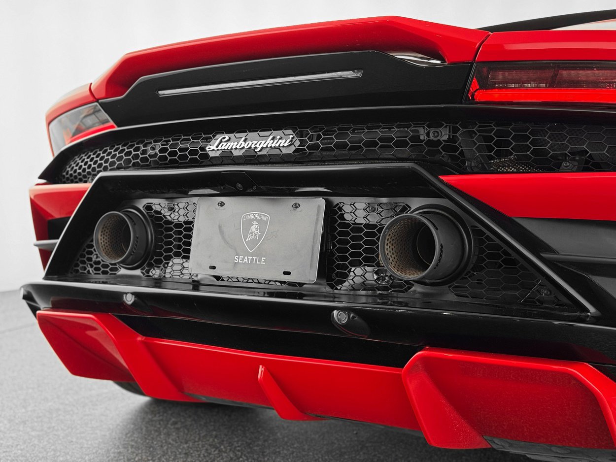 Used 2023 Lamborghini Huracan EVO image 40