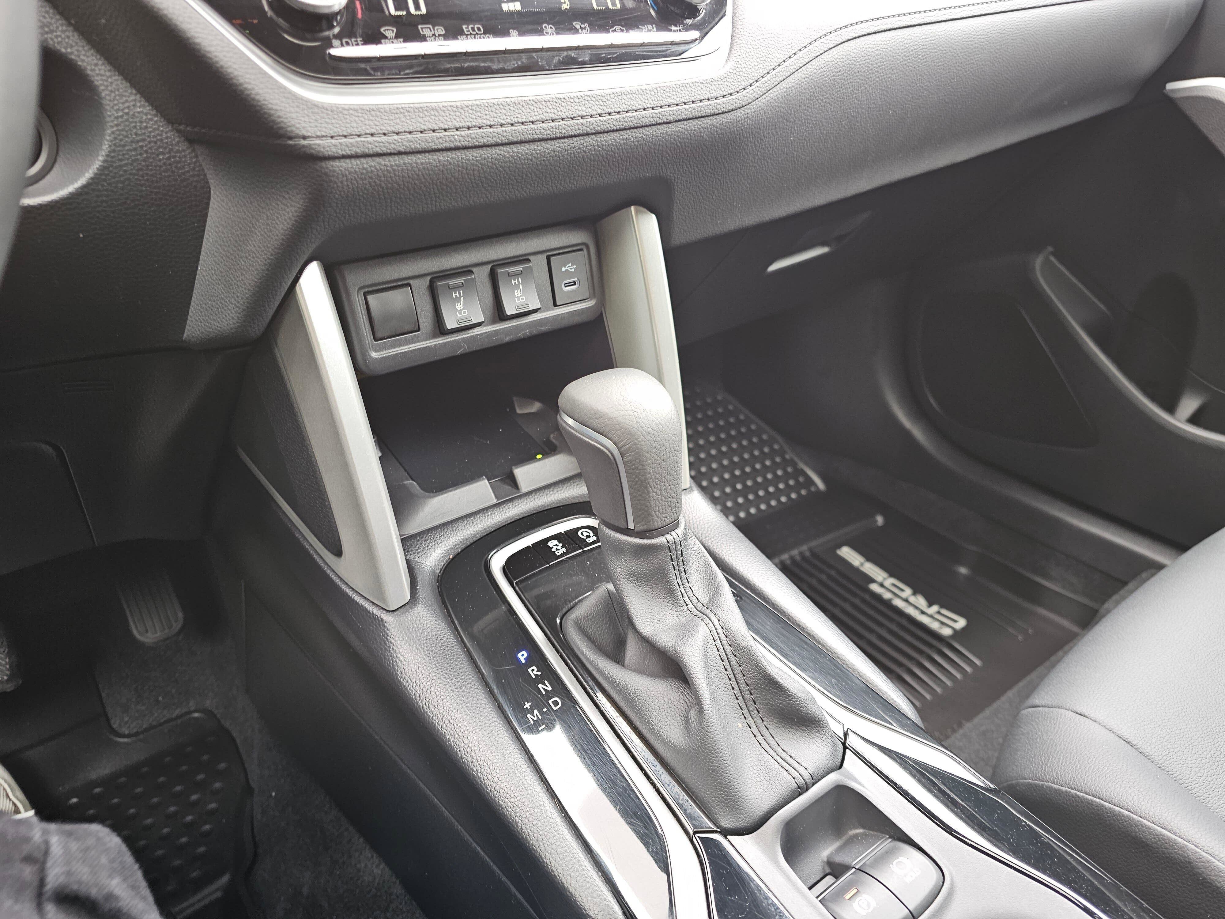 Used 2025 Toyota Corolla Cross XLE w/ Convenience Package image 28