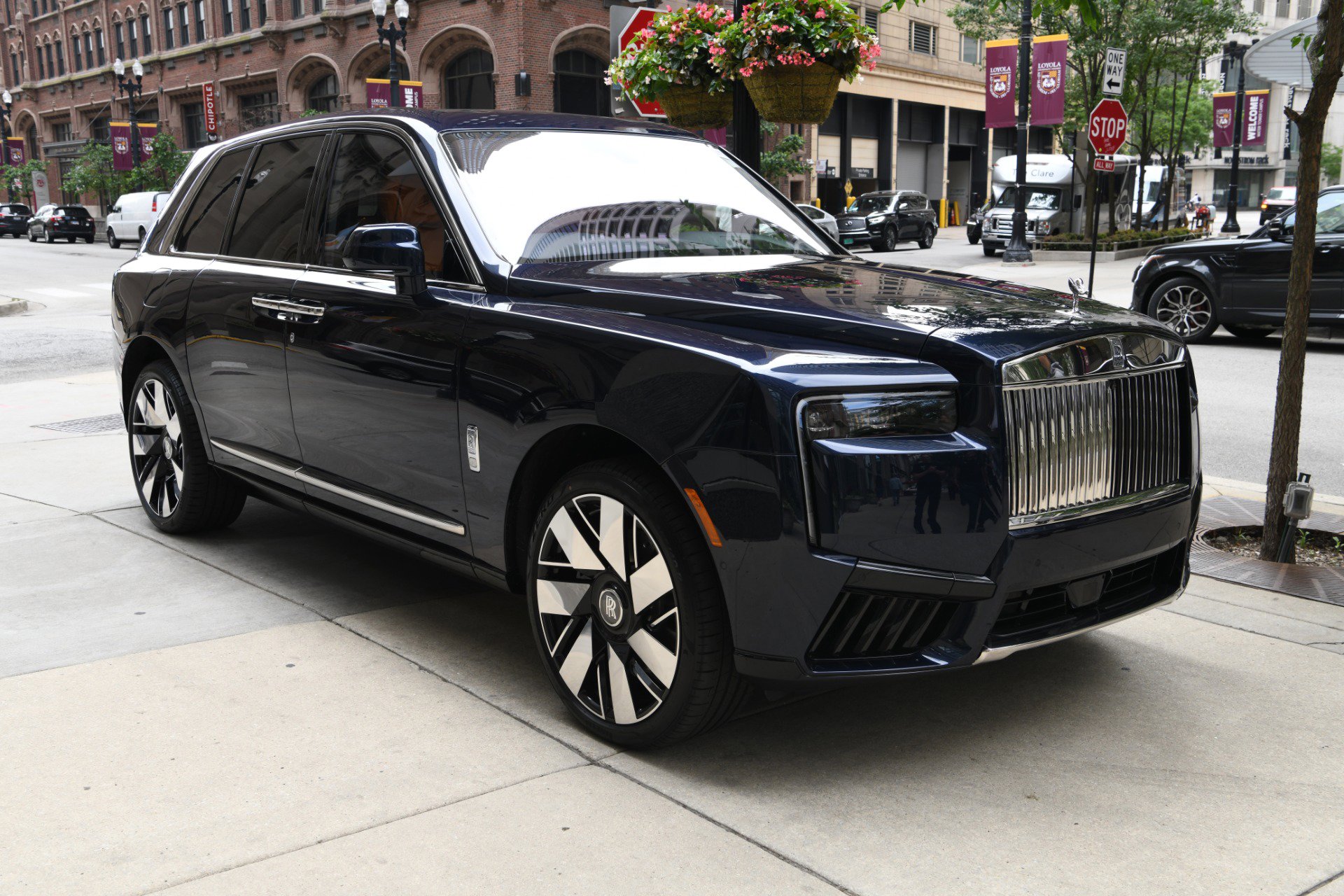 New 2025 Rolls-Royce Cullinan image 3