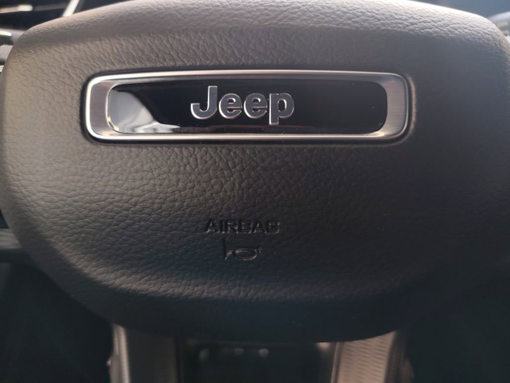 New 2026 Jeep Grand Cherokee Laredo RWD image 5