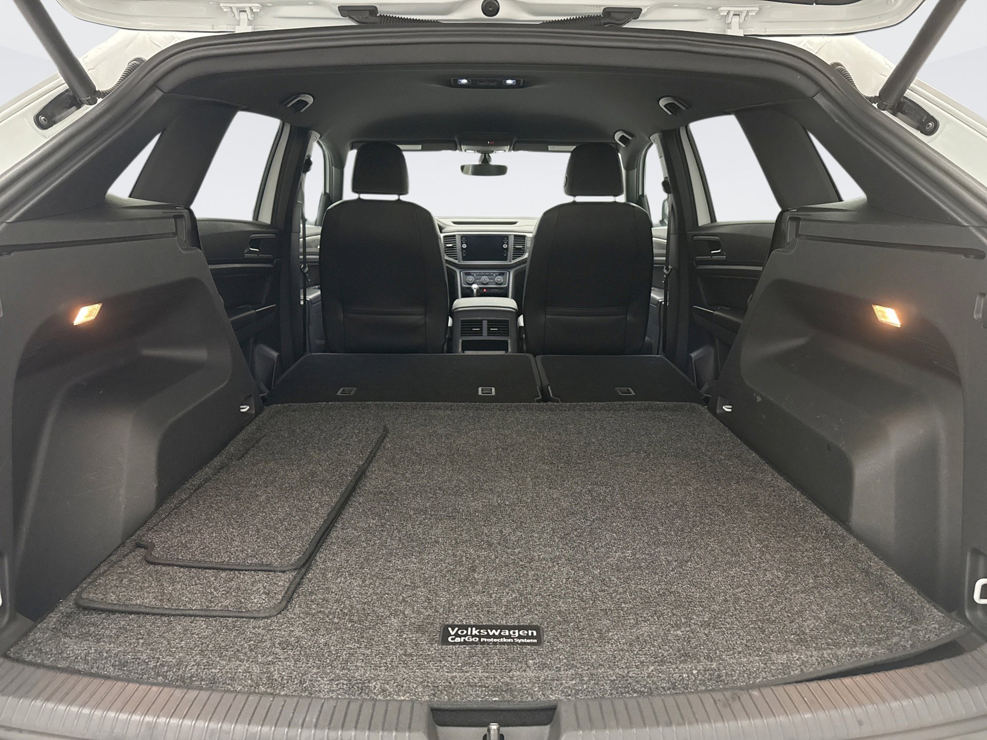 Used 2020 Volkswagen Atlas Cross Sport SE w/ Towing Package image 21