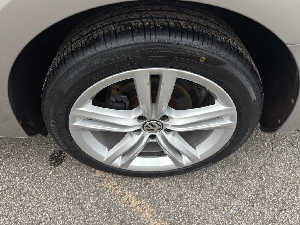 Used 2014 Volkswagen Passat TDI SE image 23