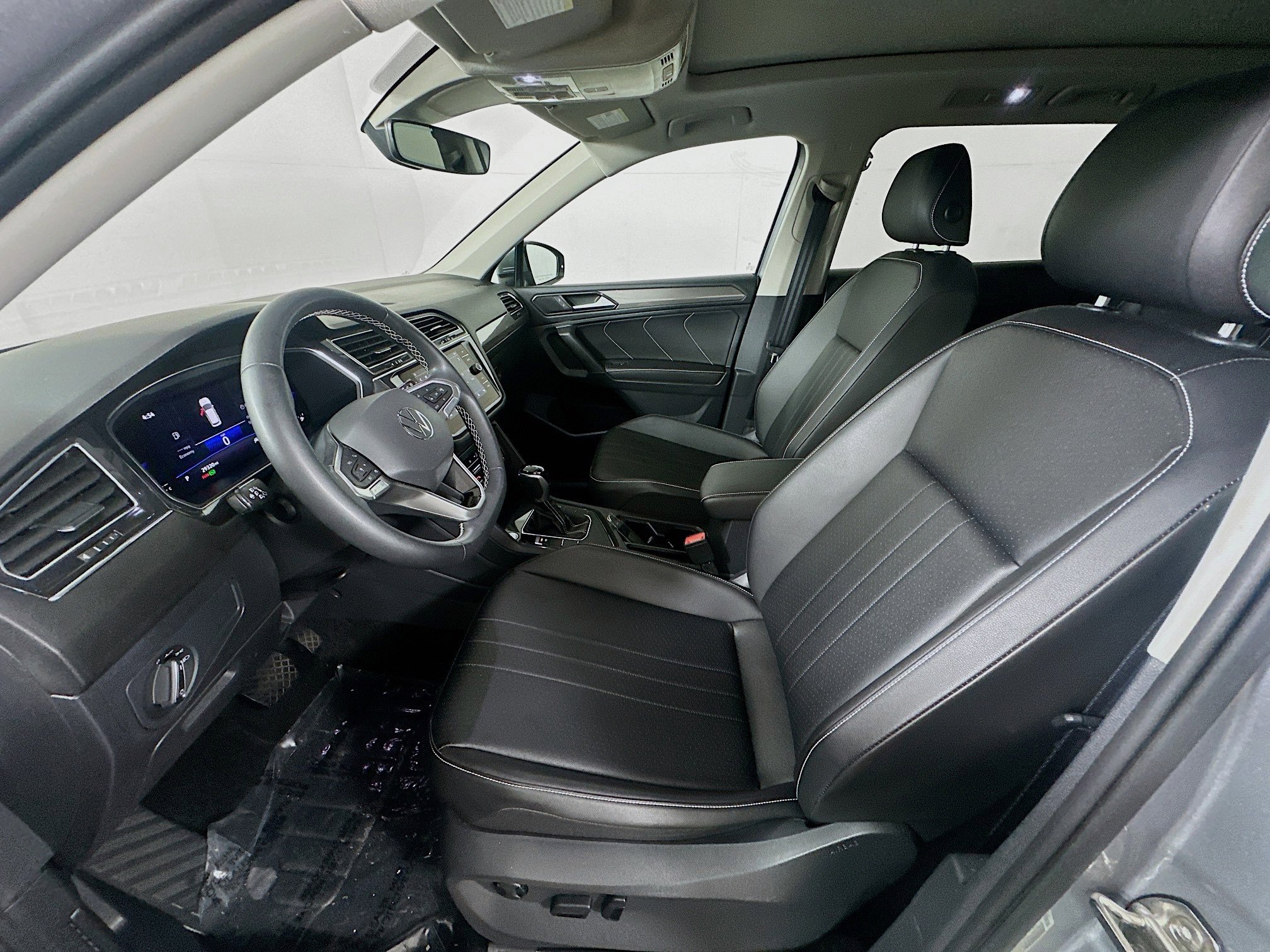 Used 2022 Volkswagen Tiguan SE image 17