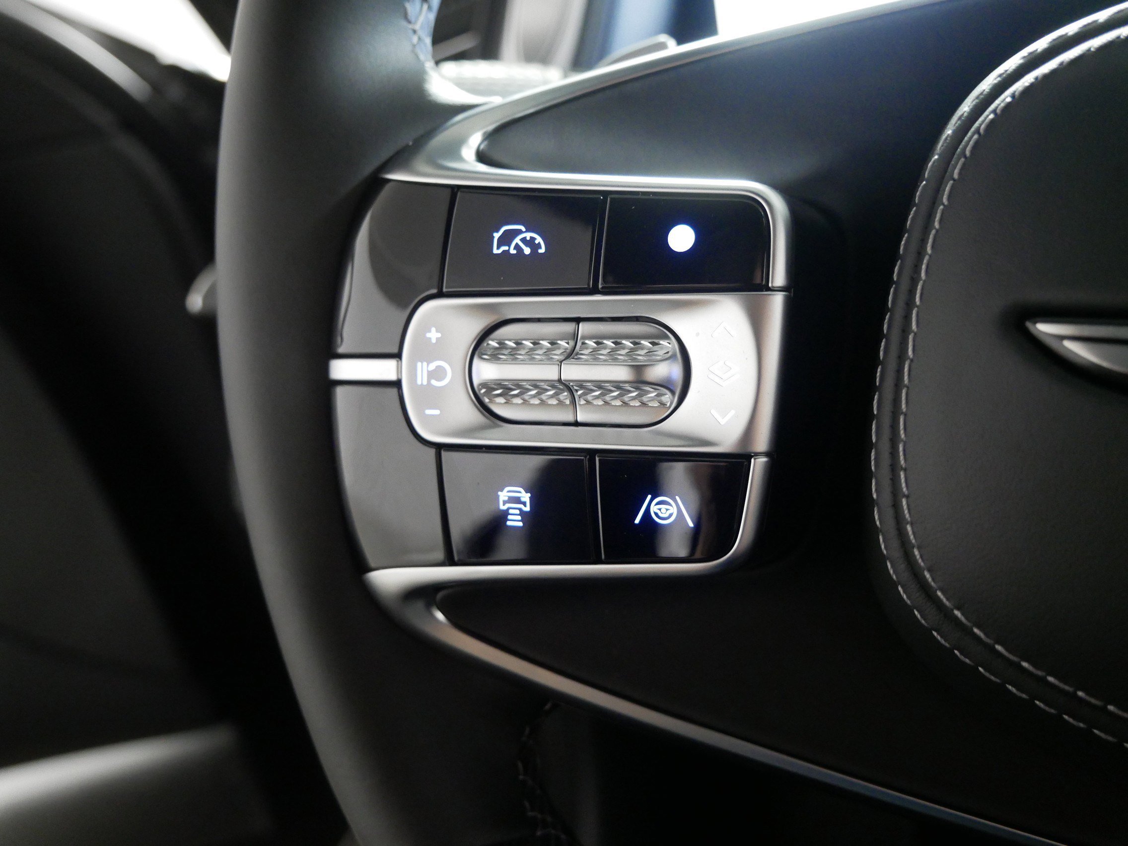 Certified 2025 Genesis G90 3.5T image 27