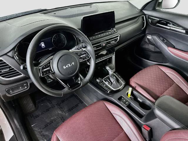 Used 2023 Kia Seltos SX AWD/4WD image 2