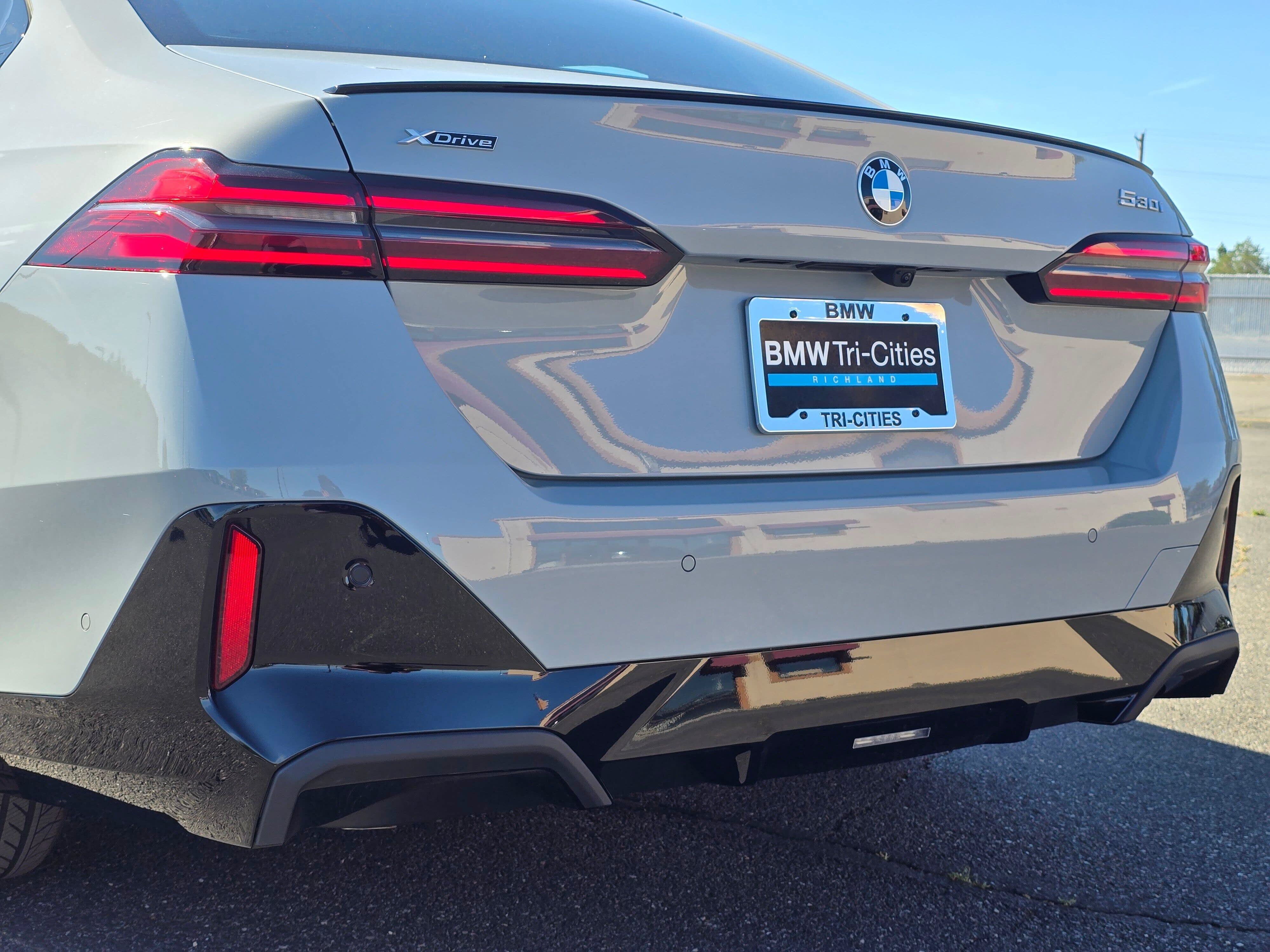 New 2027 BMW 530i xDrive w/ M Sport Package AWD/4WD image 7